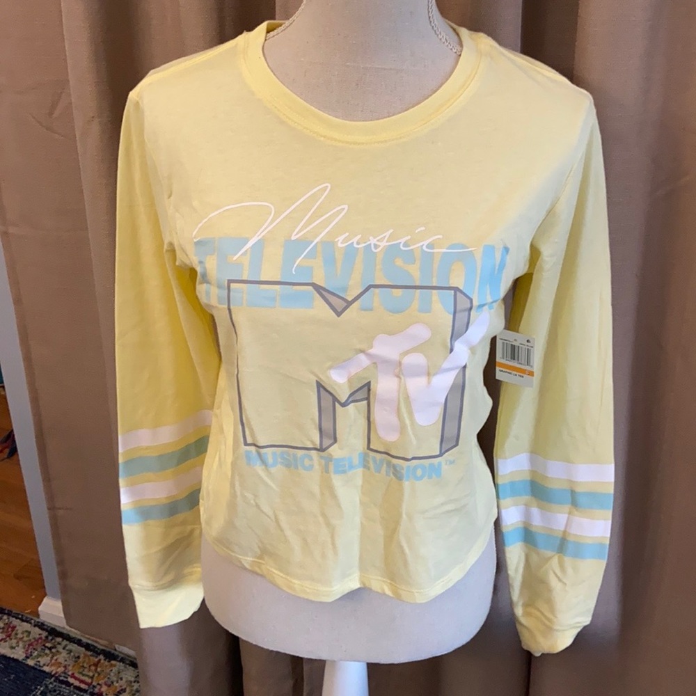 BNWT long sleeve graphic tee, size Small